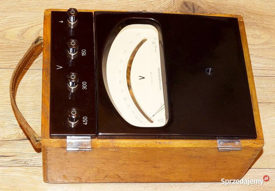Woltomierz laboratoryjny analogowy 150300450 V