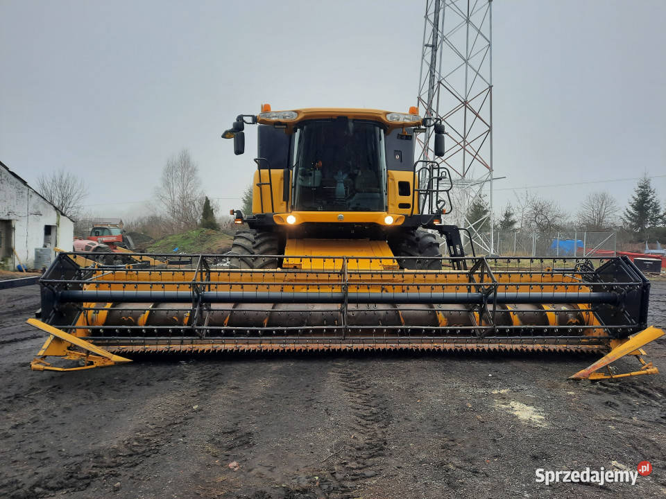 Kombajn zbożowy HOLLAND CR980 heder 92 m warmińsko-mazurskie