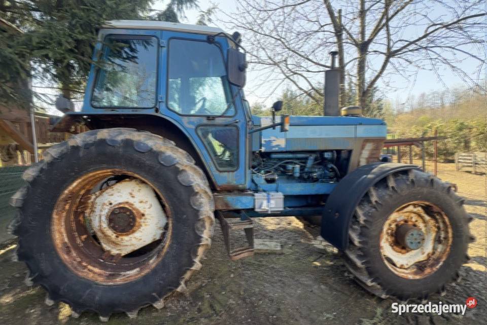 Traktor 4x4 Ford 8210 115 Ford