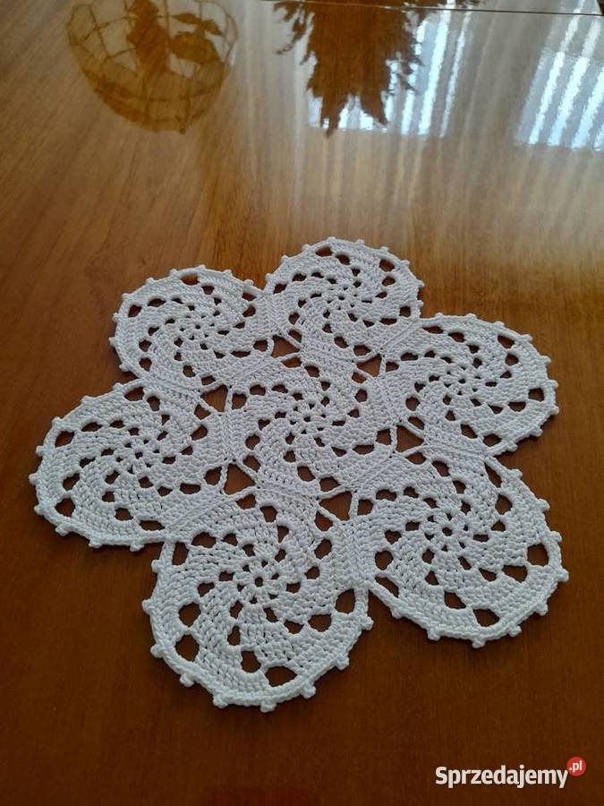 Serwetka szydełkowa biala