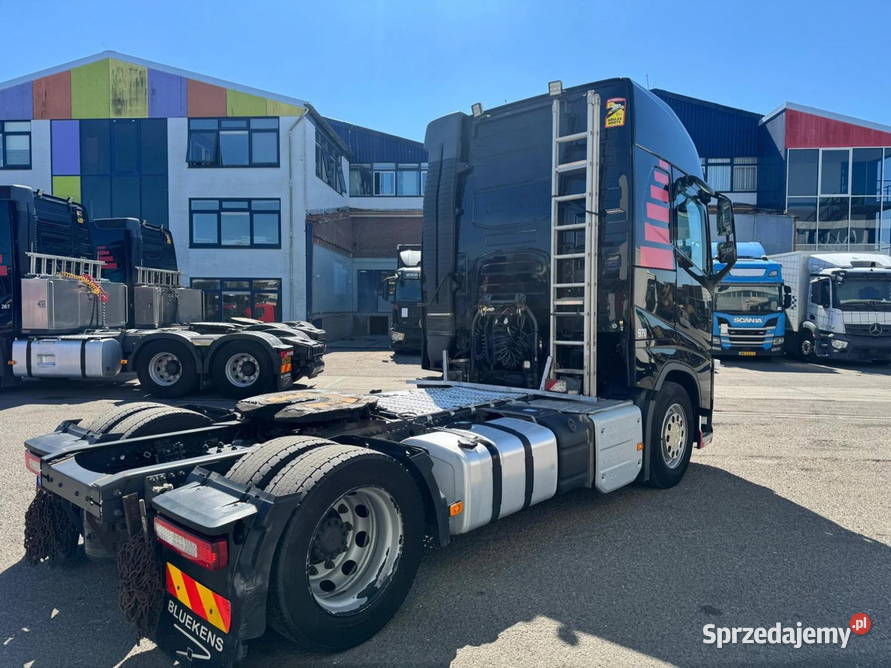 Ciagnik siodlowy Mega Lowdeck 95 Volvo Eur 6 Warszawa