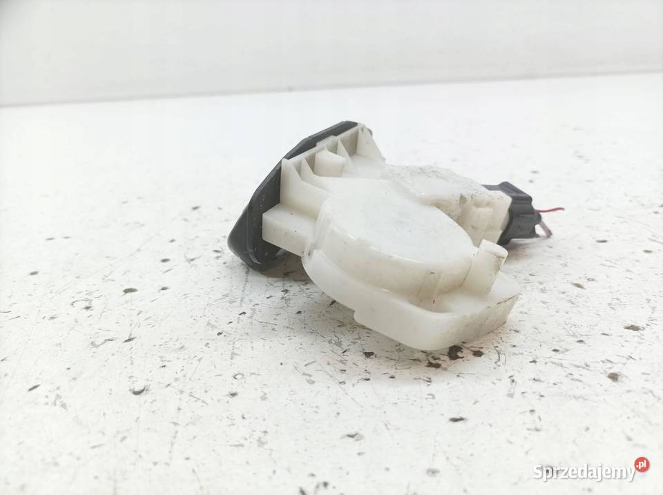 ZAMEK KLAPY BAGAŻNIKA Toyota VersoS I 20102017