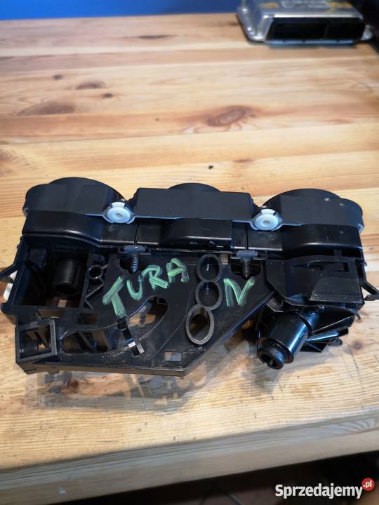 Panel klimatyzacji 1T1820045B VW Touran 07 r mi Margonin