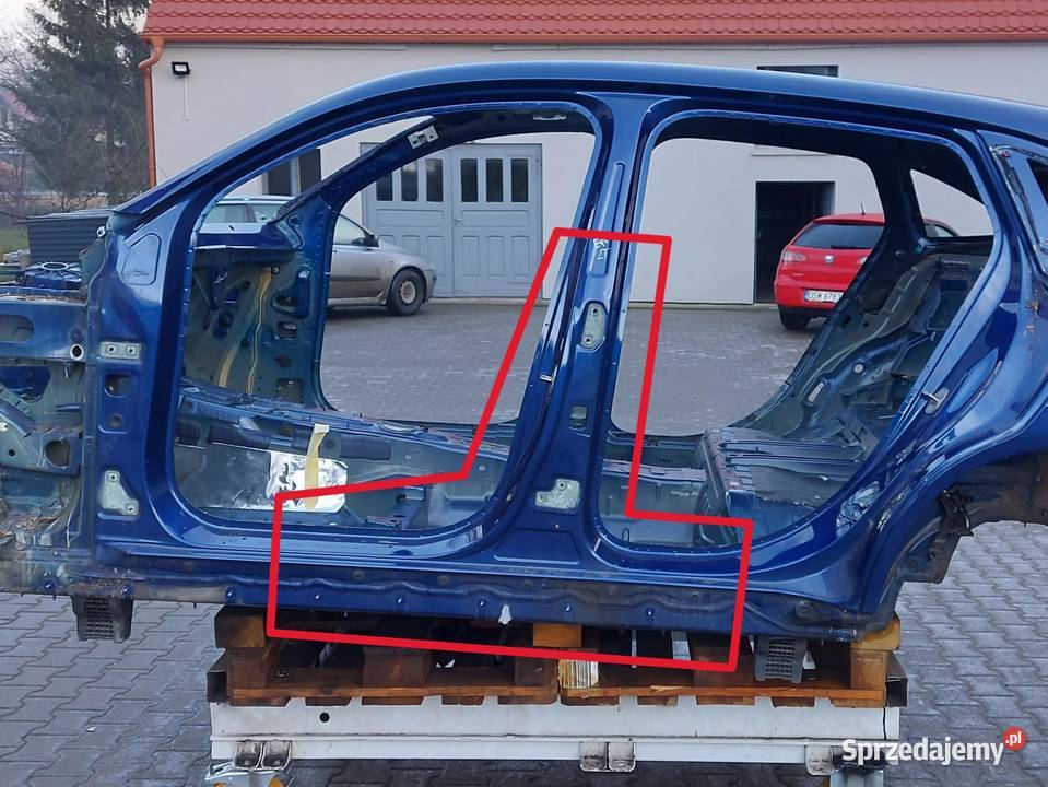 Mercedes EQC 400 W293 SŁUPEK ŚRODKOWY LEWY