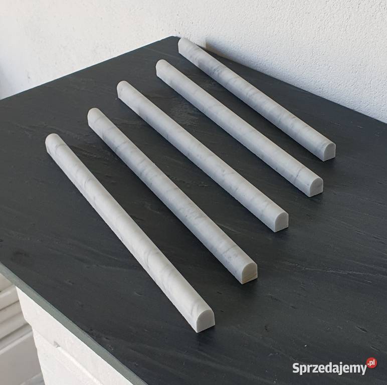 Wałek marmurowy ozdobny Bianco Carrara matowy Bielawa