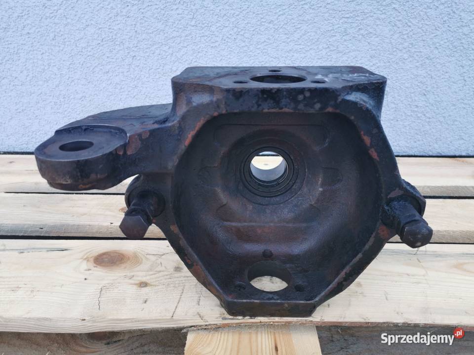 Zwrotnica lewy przód Massey Ferguson 8925 Wilkowo
