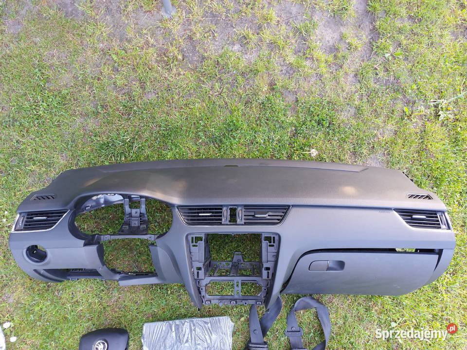 Skoda Octavia 3 III Lift 16 DESKA ROZDZIELCZA 2x