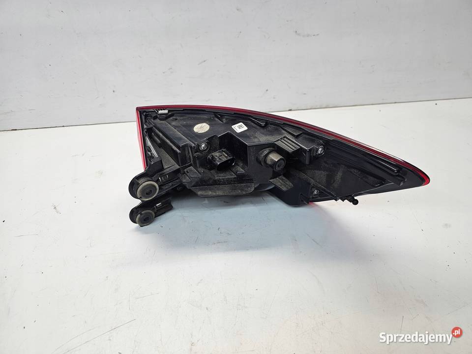 LAMPA LEWY TYŁ W BŁOTNIK AUDI A4 B9 LIFT AVANT Przystajń
