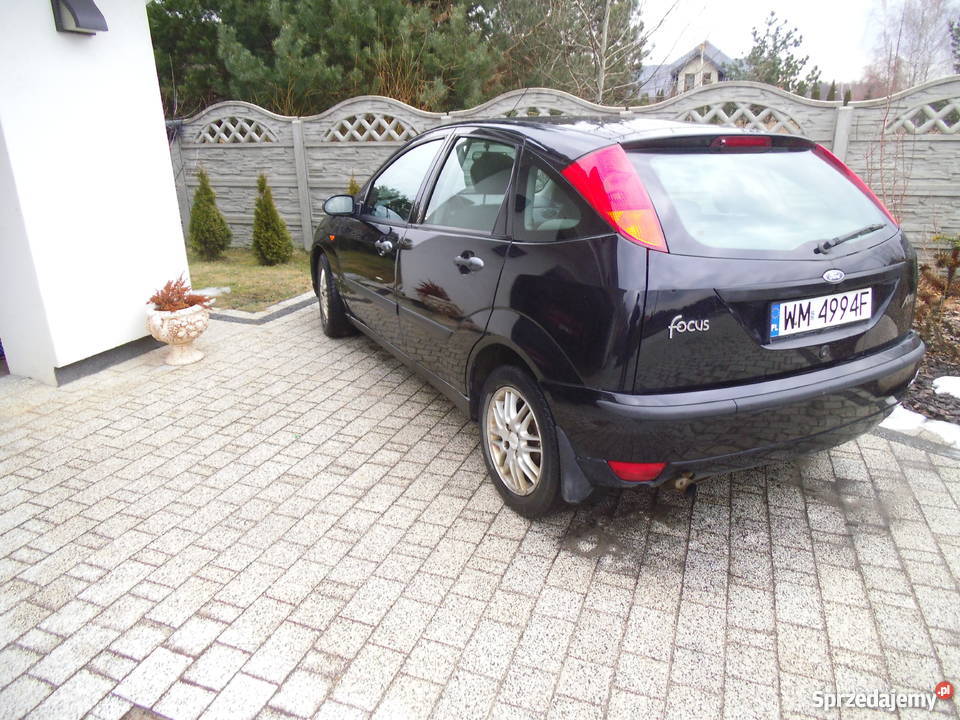 Ford Focus X10016 czarny metalik używany w 1596cm3