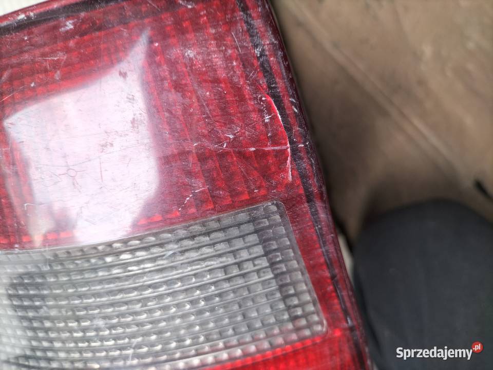 LAMPA TYŁ TYLNA LEWA REFLEKTOR VOLVO V40 V 40 sprzedam