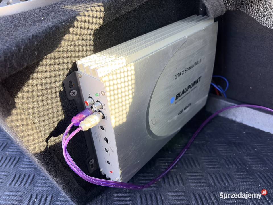 Skrzynia i wzmacniacz Blaupunkt Radom