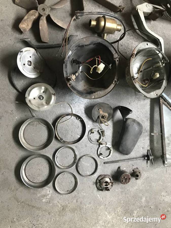 Szybka trójkątna w drzwiach Syrena 105 Wolsztyn