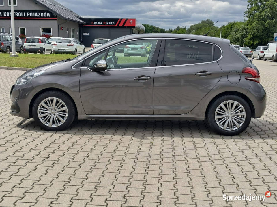 Peugeot 208 lifcie 12 benzyna 110 niski przebieg 110KM sprzedam