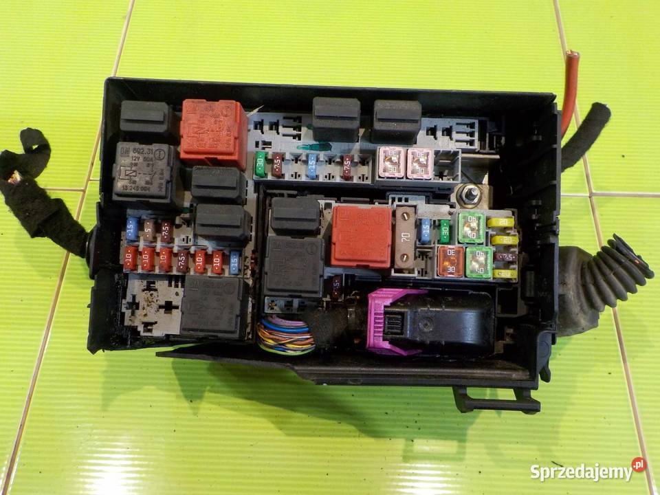 OPEL CORSA D 10 B 08r skrzynka bezpiecznikow Skrzynki bezpieczników Suków