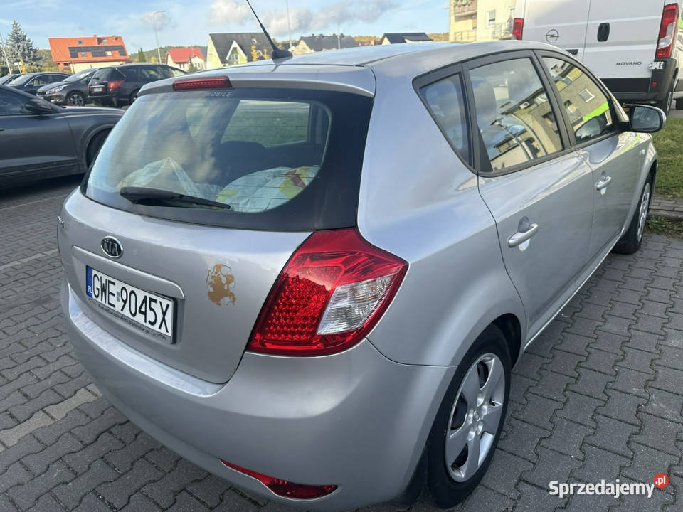 Kia Ceed Mocna benzyna 8 airbag klima isofix gniazdo AUX sprzedam