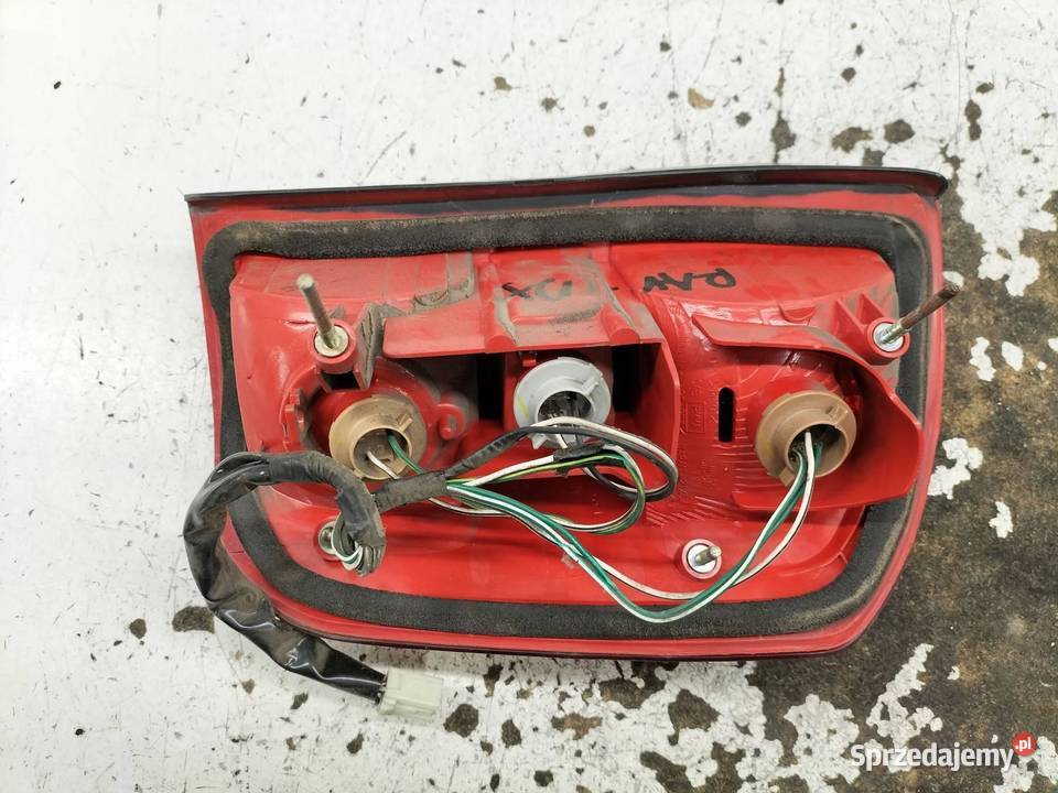 LAMPA TYŁ LEWA EU Toyota RAV4 II 20002005 Lampy tylne