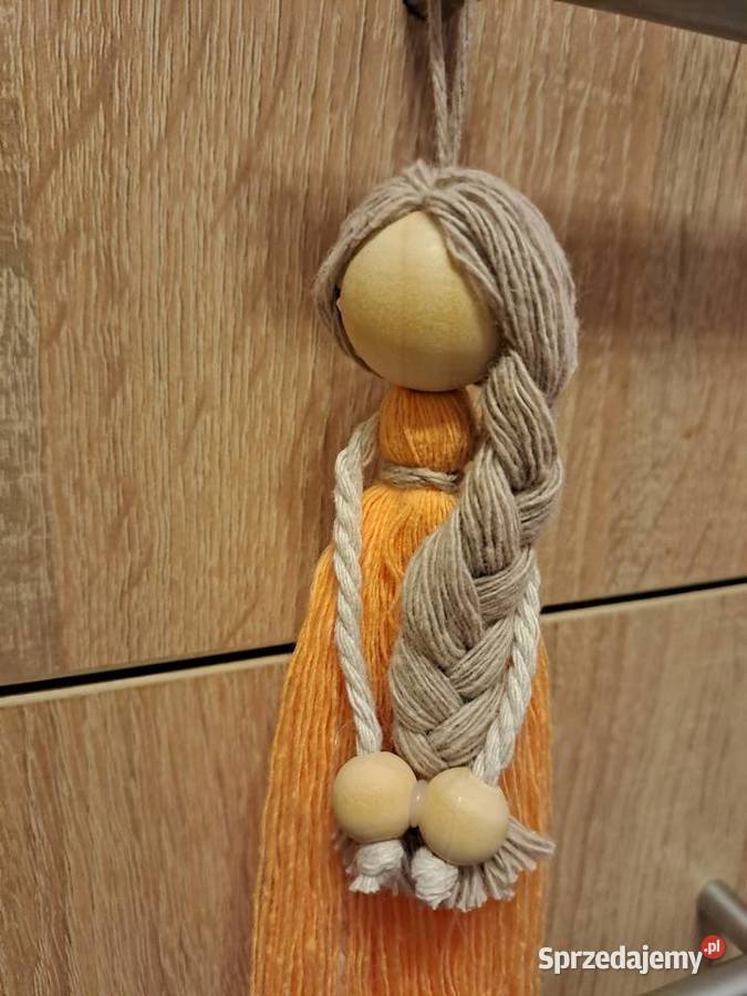 Makrama Dziewczynka w pomarańczowej sukience Wrocław