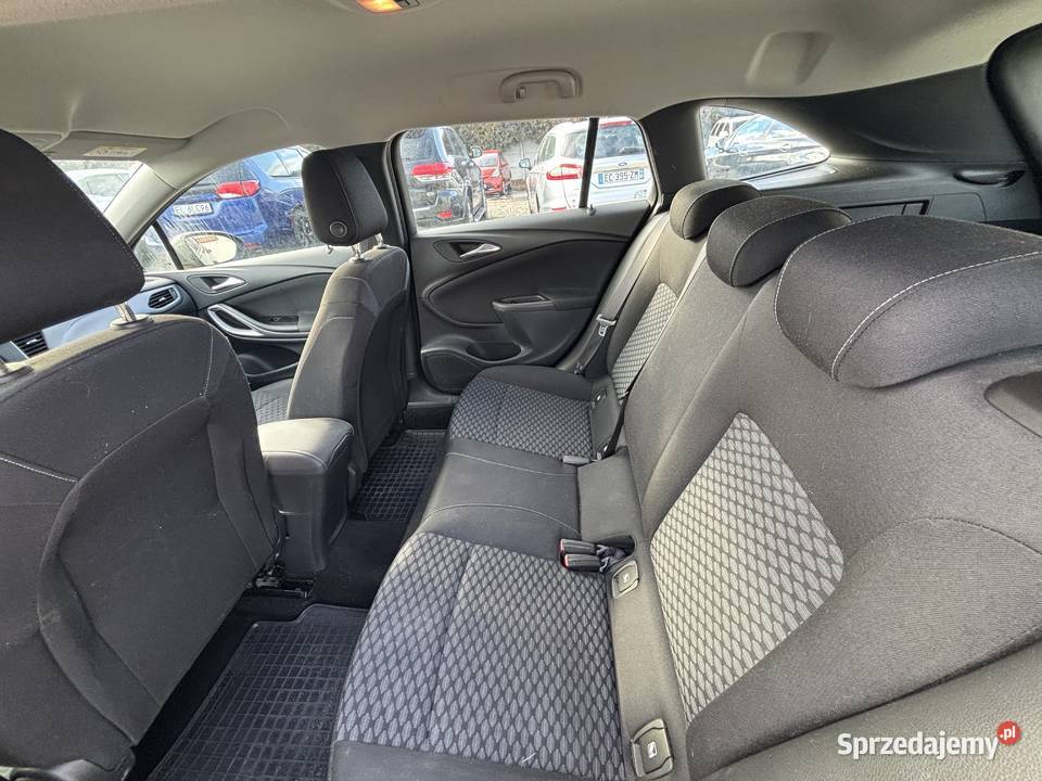 Opel Astra Sports Tourer światła LED