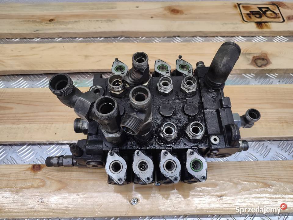 Rozdzielacz hydrauliczny DEUTZFAHR AGROVECTOR