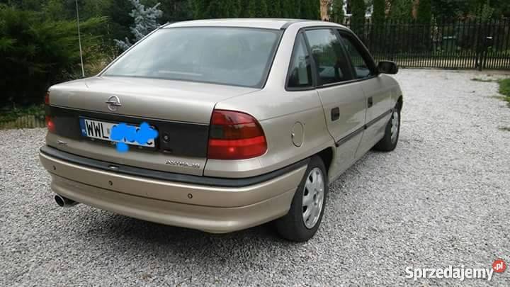 GARAŻOWANY Opel Astra F 16 benz KLIMATYZACJA Ząbki sprzedam