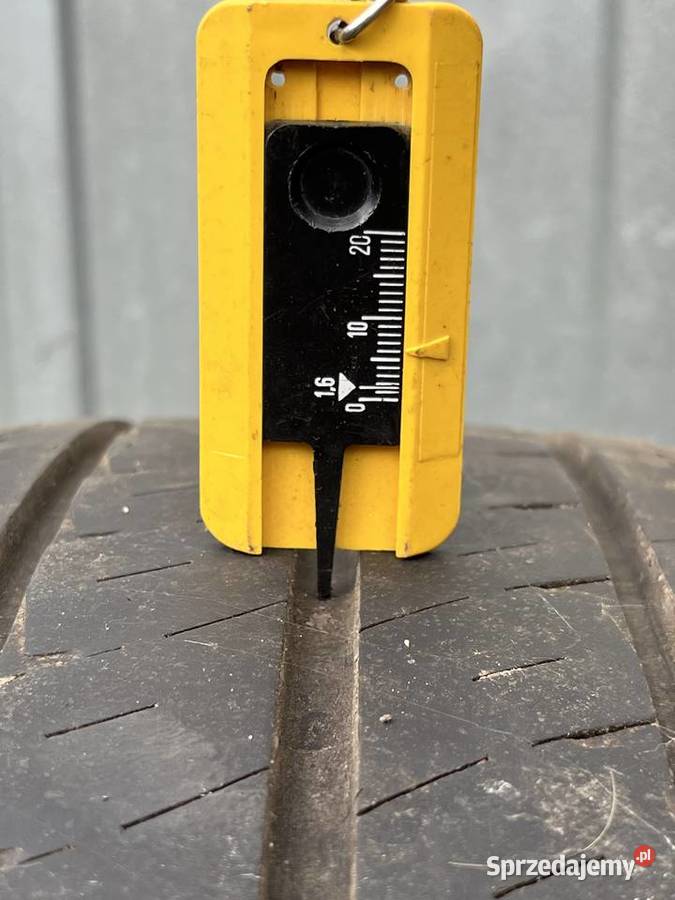 Opona Michelin Agilis 22565R16C lato Strzelin