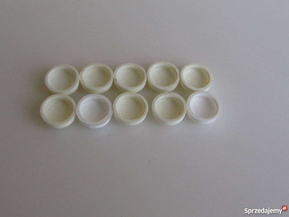Kapturki plastikowe na wkręty do tablic Olecko sprzedam