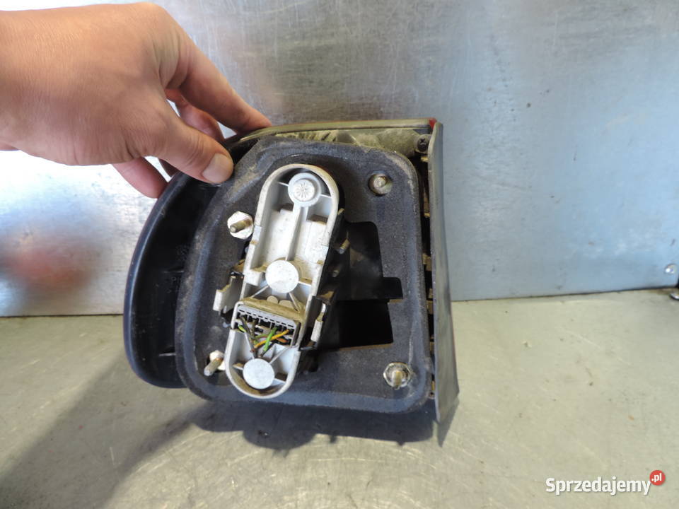 VOLVO V40 I LAMPA PRAWY TYŁ małopolskie Nowy Sącz