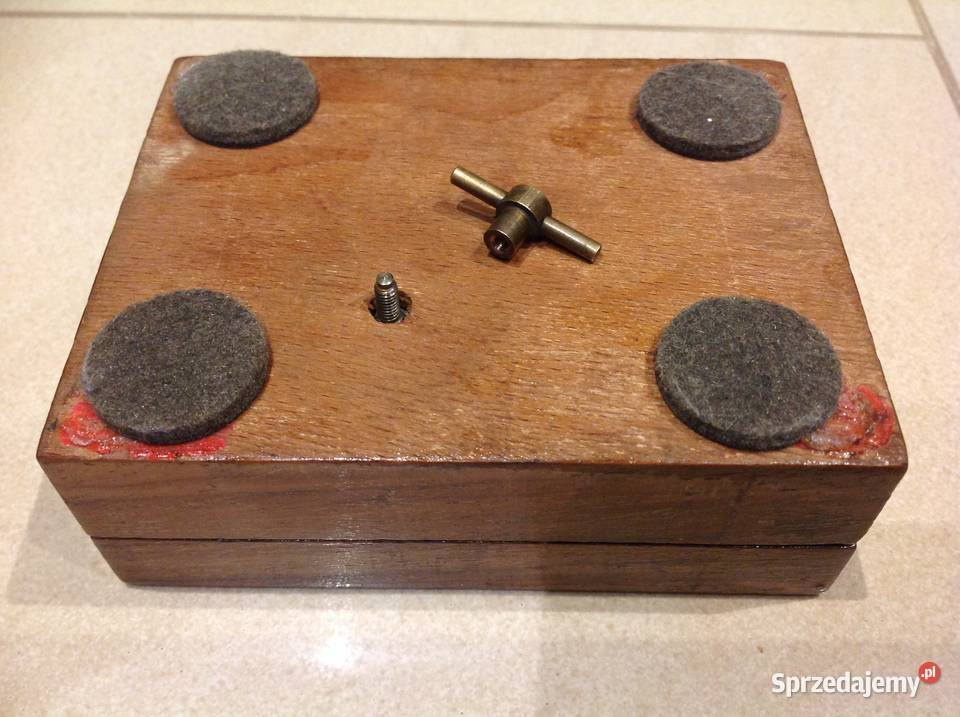 Stara Szkatułka z Pozytywką Sygnowana Nowa Sól