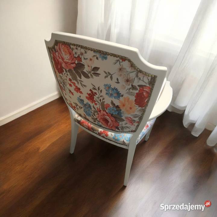 Krzesła solidnie drewniane