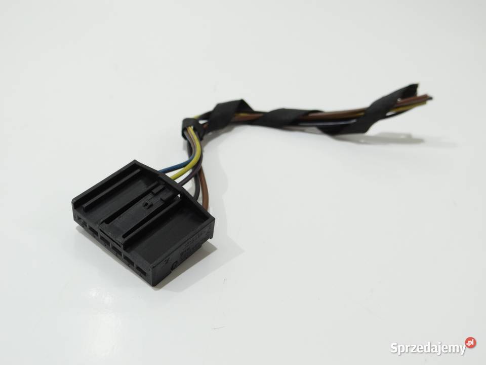 KOSTKA WTYCZKA LAMPY TYLNA TYŁ W BŁOTNIK BMW X1 Strzyżewice