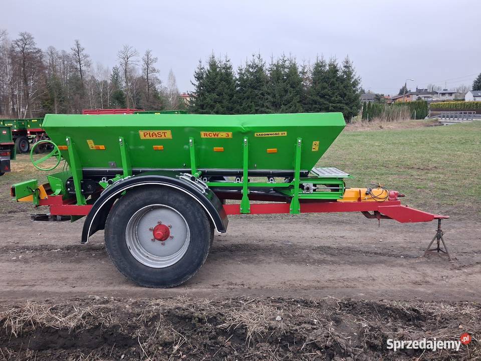 Rozsiewacz wapna rcw3 piast wapniarka Rzgów