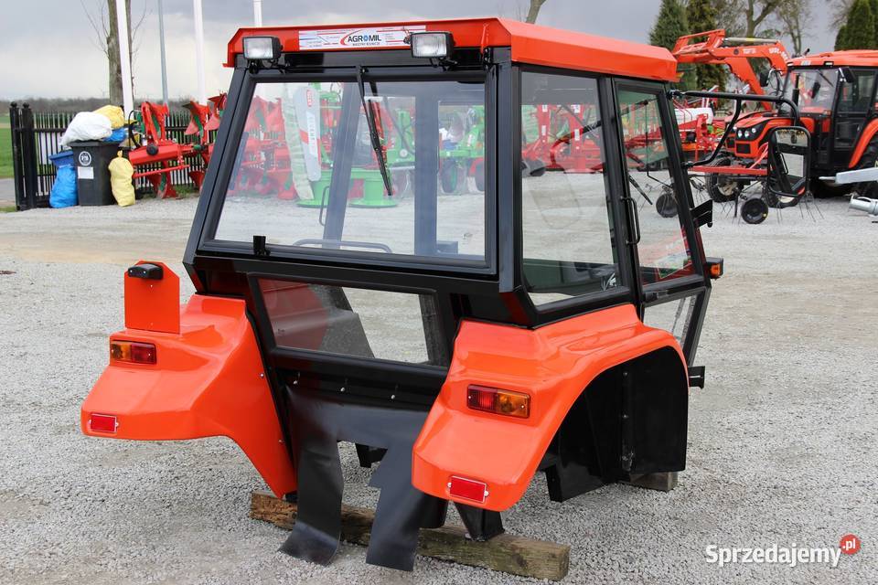 Kabina do ciagnika C360 C 360 z błotnikami Koja