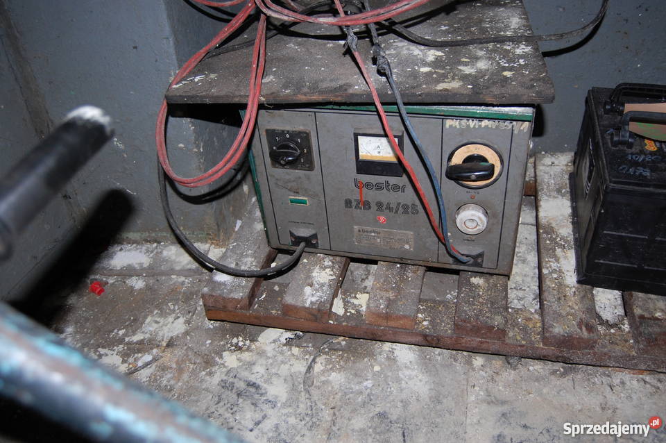 Prostownik Bester 2425 Produkcja Ciechanów sprzedam
