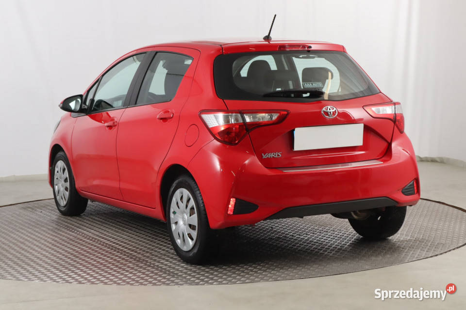 Toyota Yaris 10 VVTi asystent pasa ruchu