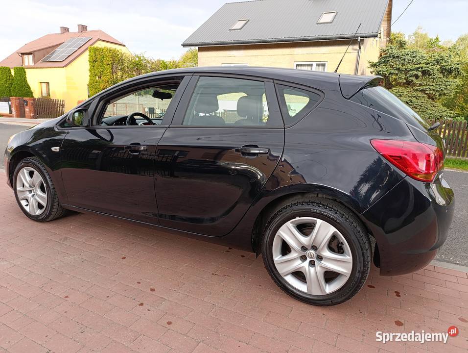 Opel Astra J 16 benzyna 2010r 5 drzwi udok Samochody osobowe Koziegłowy