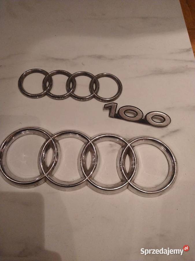 Emblemat Audi 100 i nie Białe Błota
