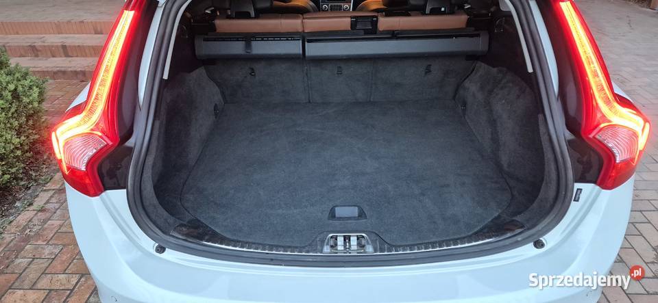 Wyjątkowe Volvo V60 Cross Country 25T AWD Twój 250KM Niewodnica Korycka