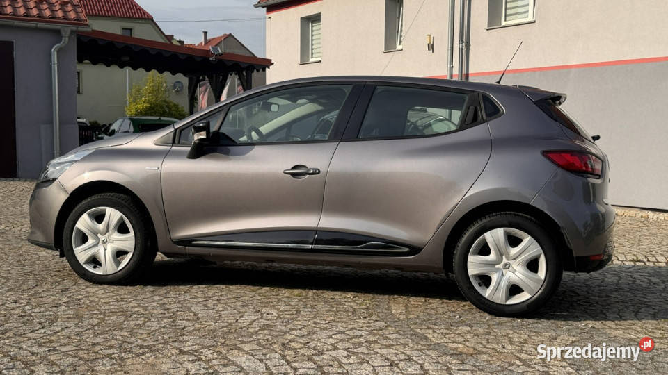 Renault Clio 12 Benzyna 75 z Niemiec ASO Clio dolnośląskie Strzegom