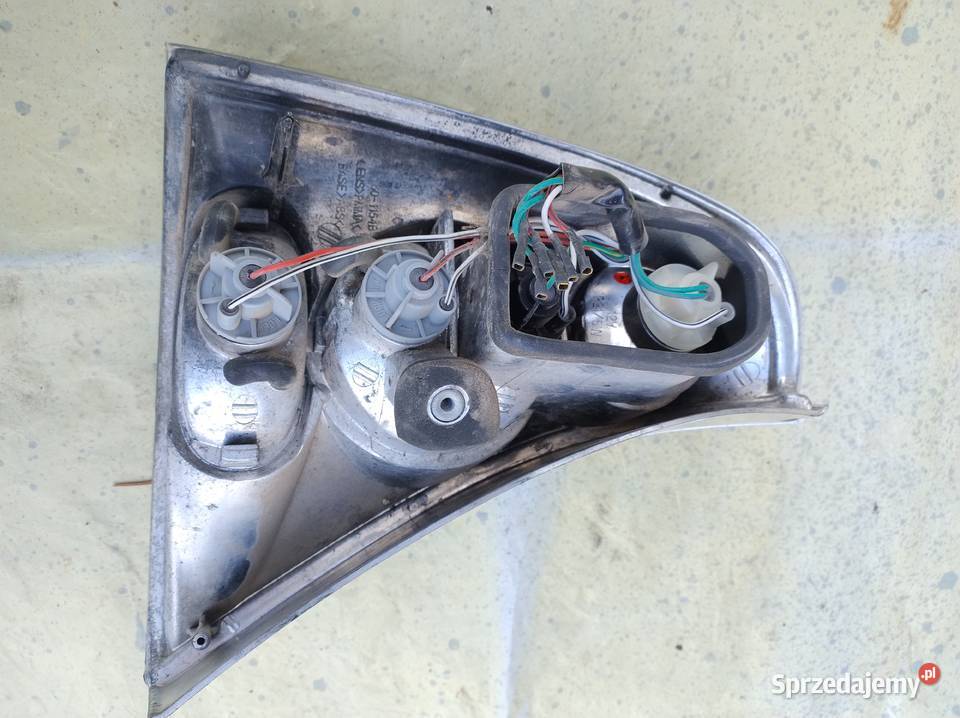 Lampy tylne lewa i prawa Renault clio II Lift osobowe Zahajki-Kolonia sprzedam