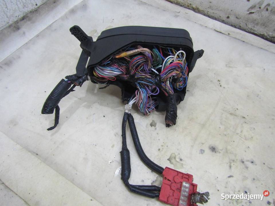 SKRZYNKA PUSZKA BEZPIECZNIKÓW KOMPLETNA 22 D Układ elektryczny, zapłon