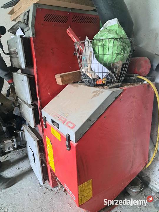 PIEC Z PODAJNIKIEM NA WĘGIEL DRZEWO DEFRO