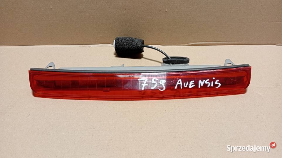 TOYOTA AVENSIS T25 FL KOMBI LAMPA 3 STOP osobowe Zbierkowo