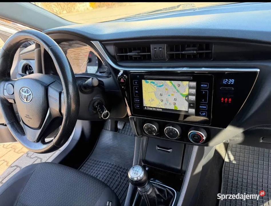 Toyota Corolla E16 Lift 2017 Salon zamiana Poznań