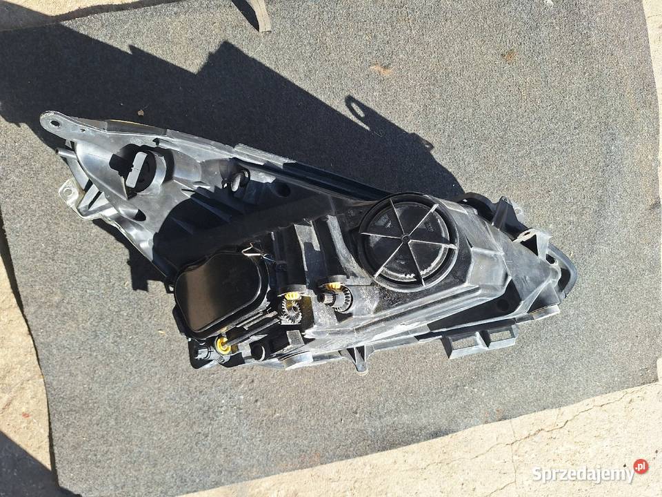 Lampa prawa przednia Opel Corsa D 2008 Raczyn
