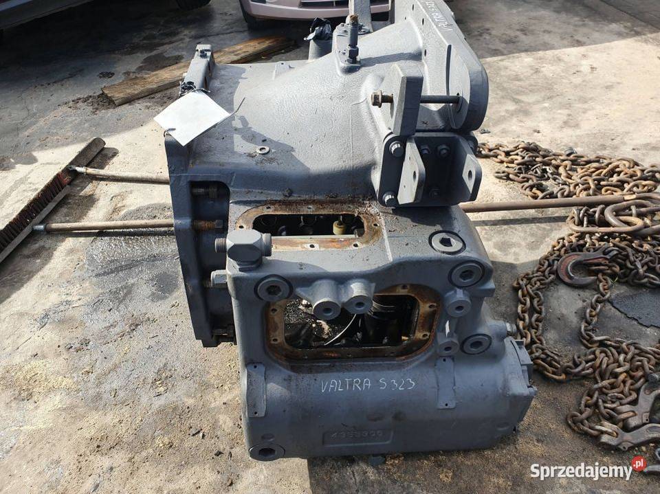 OBUDOWA TRAKTOR VALTRA S 323 VARIO ML260 osobowe kujawsko-pomorskie Lipno
