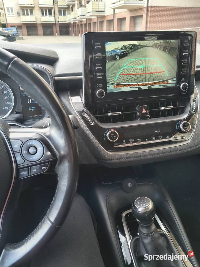Toyota Corolla sedan 2021r 15 benz srebrna ABS manualna Elbląg