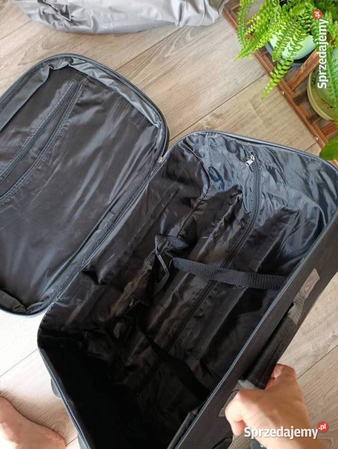 walizka czarna średnia pilna sprzedaż Torby, plecaki i walizki Poznań