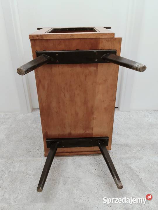 Stolik pod radiotelewizor model z żyłkami PRL Kraków