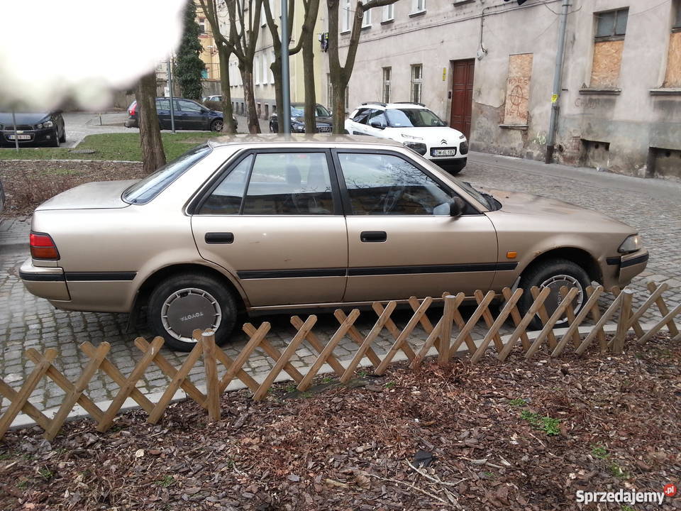 Toyota Carina II 1988r sedan bęzynaLPG 4/5 Wrocław sprzedam
