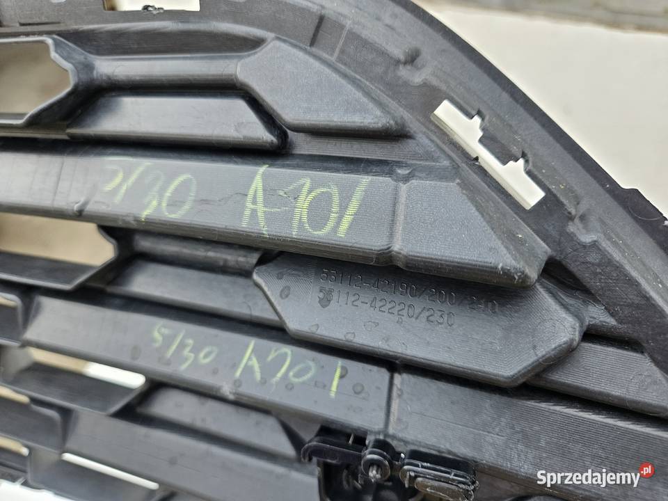 TOYOTA RAV4 V GRILL ATRAPA ZDERZAKA PRZÓD osobowe wielkopolskie Międzychód